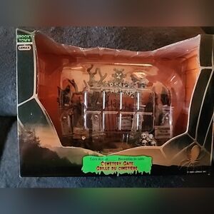 Lemax Spooky Town Cemetery Gate.  Pre-owned